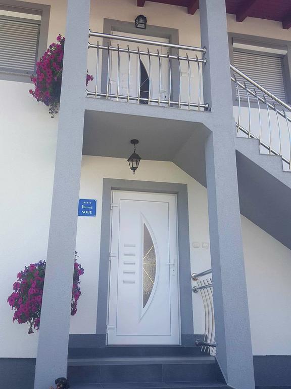 Guesthouse Samolov Vrhovine Eksteriør bilde