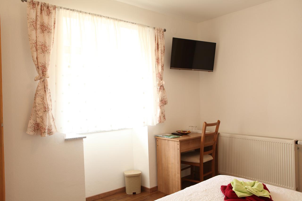 Guesthouse Samolov Vrhovine Eksteriør bilde