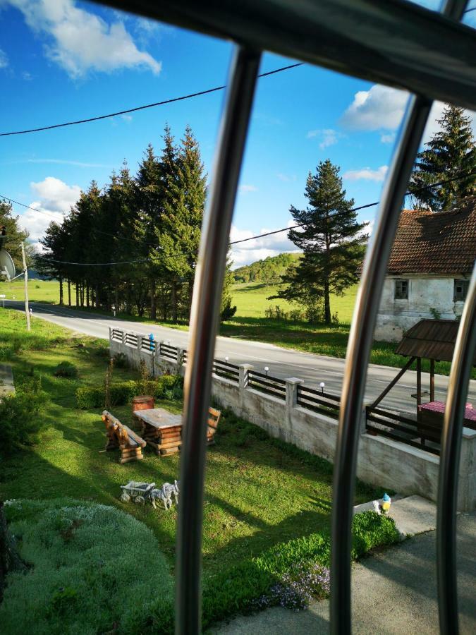 Guesthouse Samolov Vrhovine Eksteriør bilde