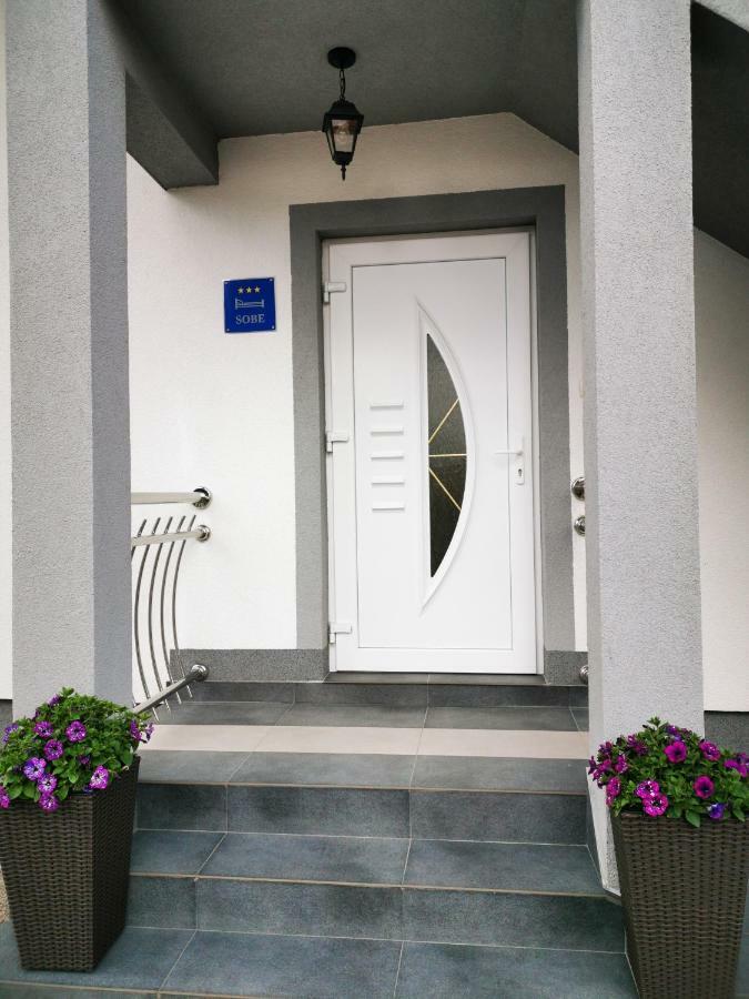 Guesthouse Samolov Vrhovine Eksteriør bilde