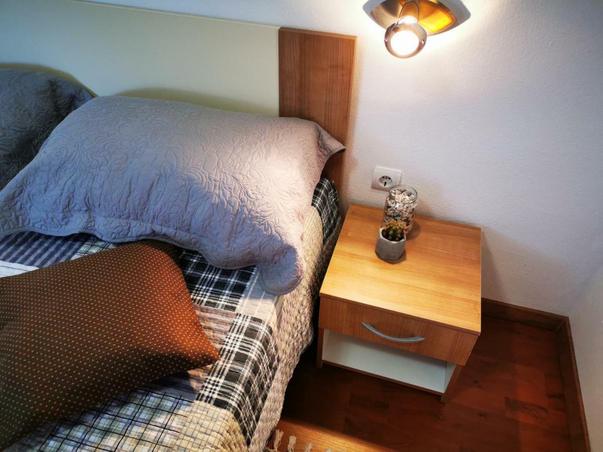 Guesthouse Samolov Vrhovine Eksteriør bilde