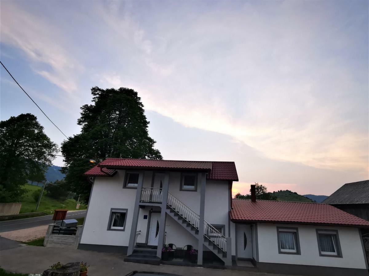 Guesthouse Samolov Vrhovine Eksteriør bilde