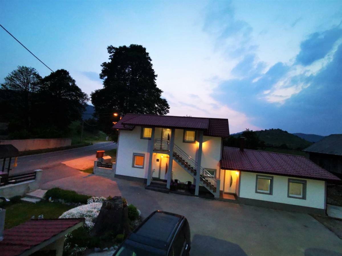 Guesthouse Samolov Vrhovine Eksteriør bilde